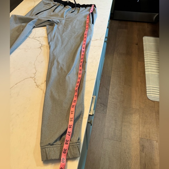 Perfect condition men’s small Lululemon silver and black hybrid pants - Picture 3 of 7